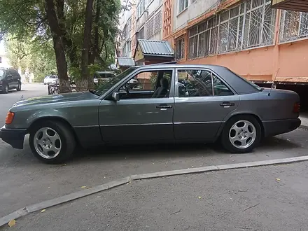 Mercedes-Benz E 230 1991 года за 2 000 000 тг. в Тараз – фото 4