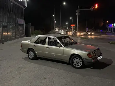 Mercedes-Benz E 200 1987 года за 900 000 тг. в Шымкент – фото 2