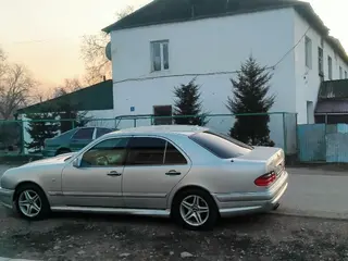 Mercedes-Benz E 230
