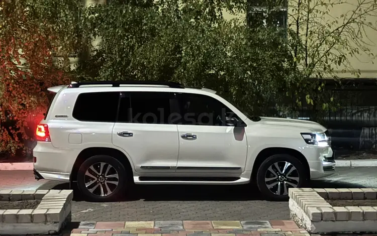 Toyota Land Cruiser 2018 года за 43 000 000 тг. в Семей