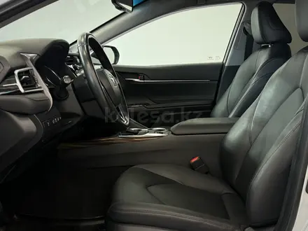 Toyota Camry Prestige 2019 года за 13 750 000 тг. в Астана – фото 12