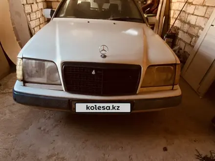 Mercedes-Benz E 200 1992 года за 800 000 тг. в Актау