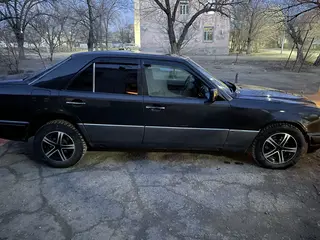 Mercedes-Benz E-Class, 1993
