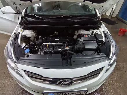 Hyundai Solaris 2015 года за 4 650 000 тг. в Астана – фото 2