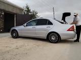 Mercedes-Benz C 240 2003 года за 3 750 000 тг. в Жанаозен – фото 3