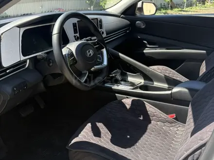 Hyundai Elantra 2024 года за 8 300 000 тг. в Атырау – фото 6