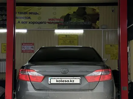 Toyota Camry 2013 года за 9 600 000 тг. в Атырау – фото 3