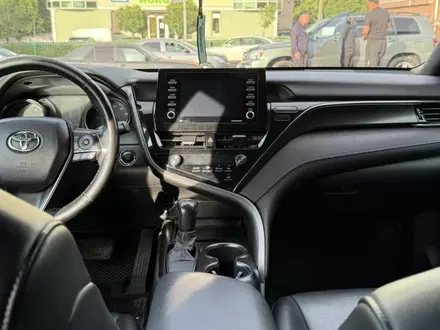 Toyota Camry 2020 года за 11 000 000 тг. в Алматы – фото 17