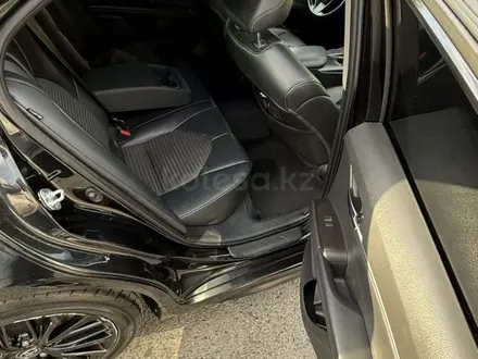 Toyota Camry 2020 года за 11 000 000 тг. в Алматы – фото 18