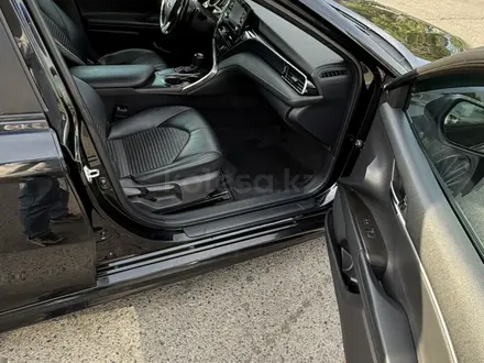 Toyota Camry 2020 года за 11 000 000 тг. в Алматы – фото 19