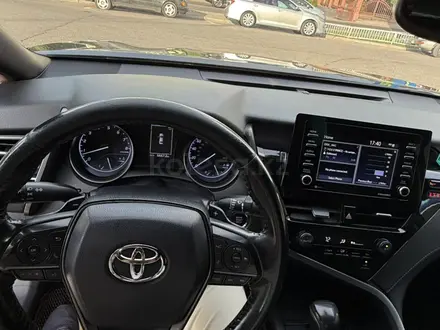 Toyota Camry 2020 года за 11 000 000 тг. в Алматы – фото 22
