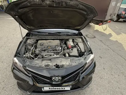 Toyota Camry 2020 года за 11 000 000 тг. в Алматы – фото 23