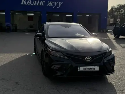 Toyota Camry 2020 года за 11 000 000 тг. в Алматы – фото 3
