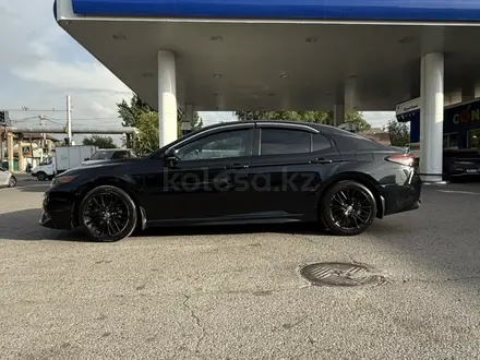 Toyota Camry 2020 года за 11 000 000 тг. в Алматы – фото 25