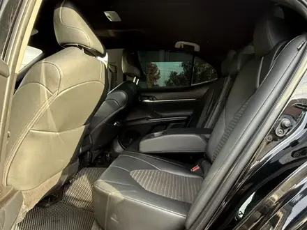 Toyota Camry 2020 года за 11 000 000 тг. в Алматы – фото 15