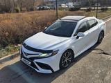 Toyota Camry 2021 года за 15 000 000 тг. в Алматы