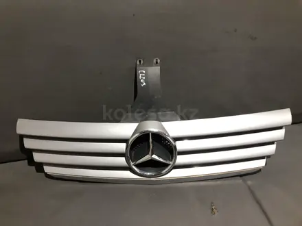 Решетка радиатора Mercedes-Benz C-class (W203) Coupe за 50 000 тг. в Алматы