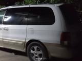 Kia Carnival 2001 годаүшін2 000 000 тг. в Сарыагаш