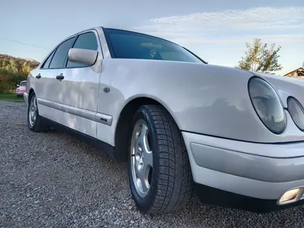 Mercedes-Benz E 320 1998 года за 5 000 000 тг. в Алматы – фото 19