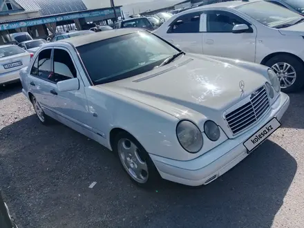 Mercedes-Benz E 320 1998 года за 5 000 000 тг. в Алматы – фото 9