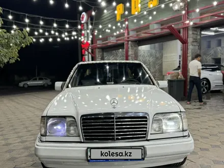 Mercedes-Benz E 320 1994 года за 3 000 000 тг. в Шымкент – фото 2