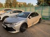 Toyota Camry 2021 года за 18 900 000 тг. в Астана