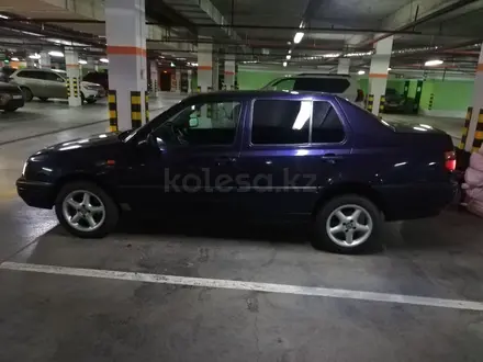 Volkswagen Vento 1995 года за 1 300 000 тг. в Астана