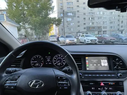 Hyundai Elantra 2018 года за 9 280 000 тг. в Астана – фото 2