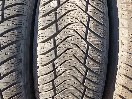 Шины 215/60 R16 — "Yokohama ice Guard IG65", шипованные. Три шины за 140 000 тг. в Астана – фото 4