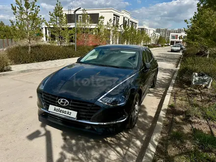 Hyundai Sonata 2020 года за 9 700 000 тг. в Астана – фото 2