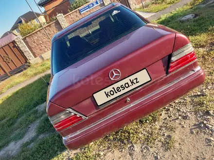 Mercedes-Benz E 200 1989 года за 850 000 тг. в Астана – фото 2