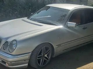 Mercedes-Benz E 320