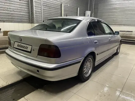 BMW 528 1997 года за 2 600 000 тг. в Петропавловск – фото 4