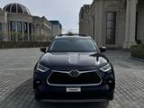 Toyota Highlander 2021 года за 16 300 000 тг. в Атырау