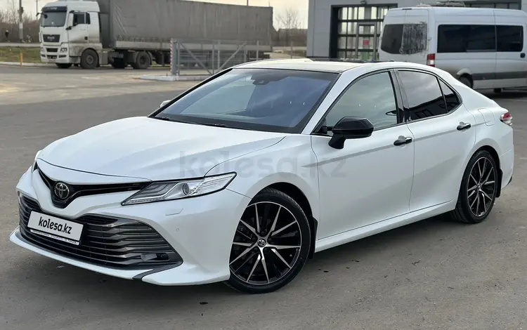 Toyota Camry 2020 года за 16 800 000 тг. в Уральск