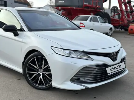 Toyota Camry 2020 года за 16 800 000 тг. в Уральск – фото 6