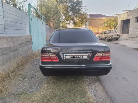 Mercedes-Benz E 280 1997 года за 2 300 000 тг. в Шымкент – фото 2