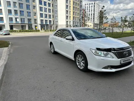 Toyota Camry 2014 года за 9 500 000 тг. в Астана – фото 2