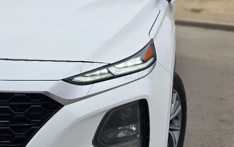 Hyundai Santa Fe 2019 года за 11 800 000 тг. в Актау