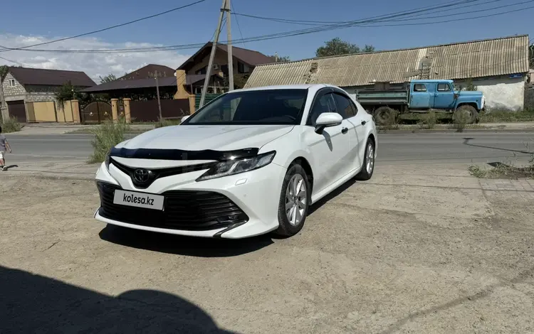 Toyota Camry 2019 года за 13 500 000 тг. в Атырау