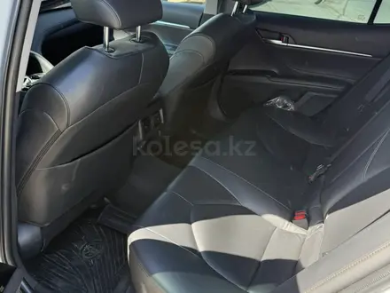 Toyota Camry 2019 года за 13 500 000 тг. в Атырау – фото 7