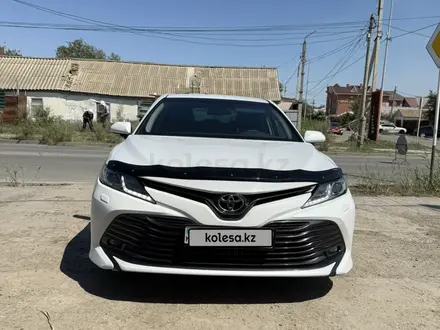 Toyota Camry 2019 года за 13 500 000 тг. в Атырау – фото 5
