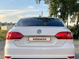 Volkswagen Jetta 2014 годаүшін5 200 000 тг. в Рудный – фото 4