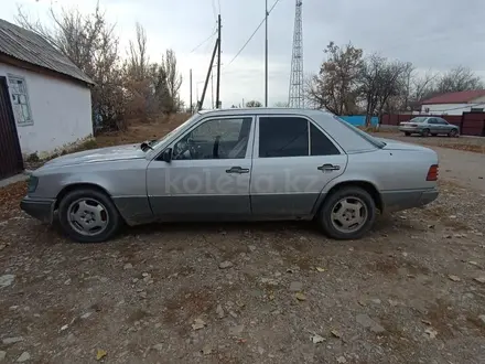 Mercedes-Benz E 220 1993 года за 1 700 000 тг. в Талдыкорган – фото 4