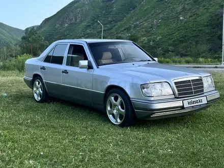 Mercedes-Benz E 200 1995 года за 4 200 000 тг. в Алматы – фото 2