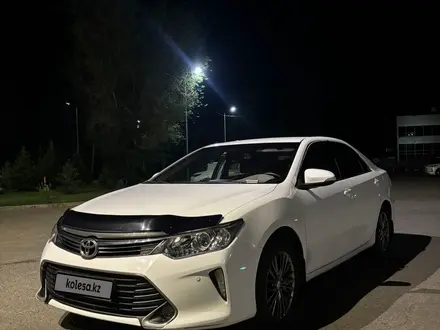 Toyota Camry 2017 года за 8 700 000 тг. в Усть-Каменогорск – фото 2