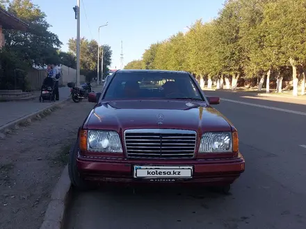 Mercedes-Benz E 220 1992 года за 1 660 000 тг. в Жезказган – фото 2