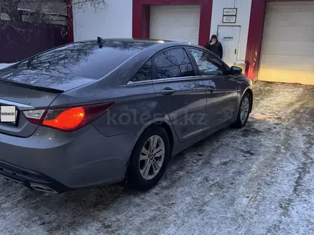 Hyundai Sonata 2011 года за 2 300 000 тг. в Актобе – фото 3