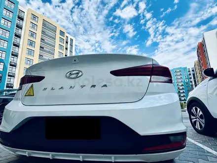 Hyundai Elantra 2018 года за 4 500 000 тг. в Актау – фото 4