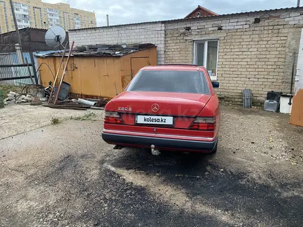 Mercedes-Benz E 260 1989 года за 900 000 тг. в Астана – фото 3